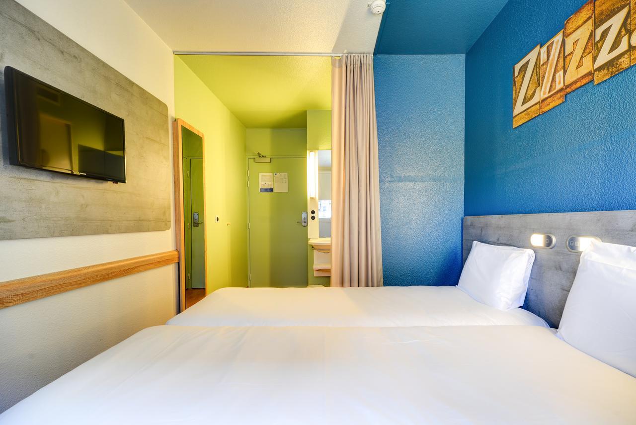 Ibis Budget Rueil Malmaison Exterior photo