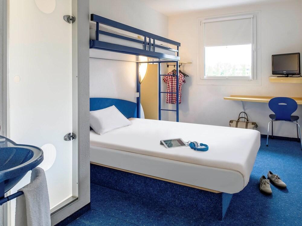 Ibis Budget Rueil Malmaison Exterior photo
