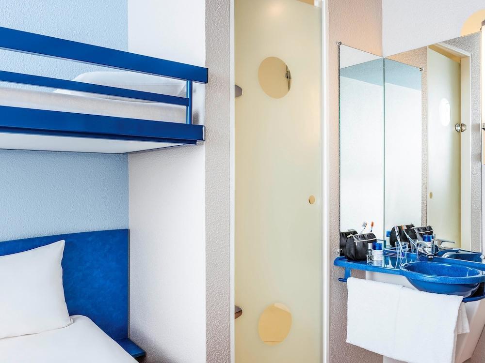 Ibis Budget Rueil Malmaison Exterior photo