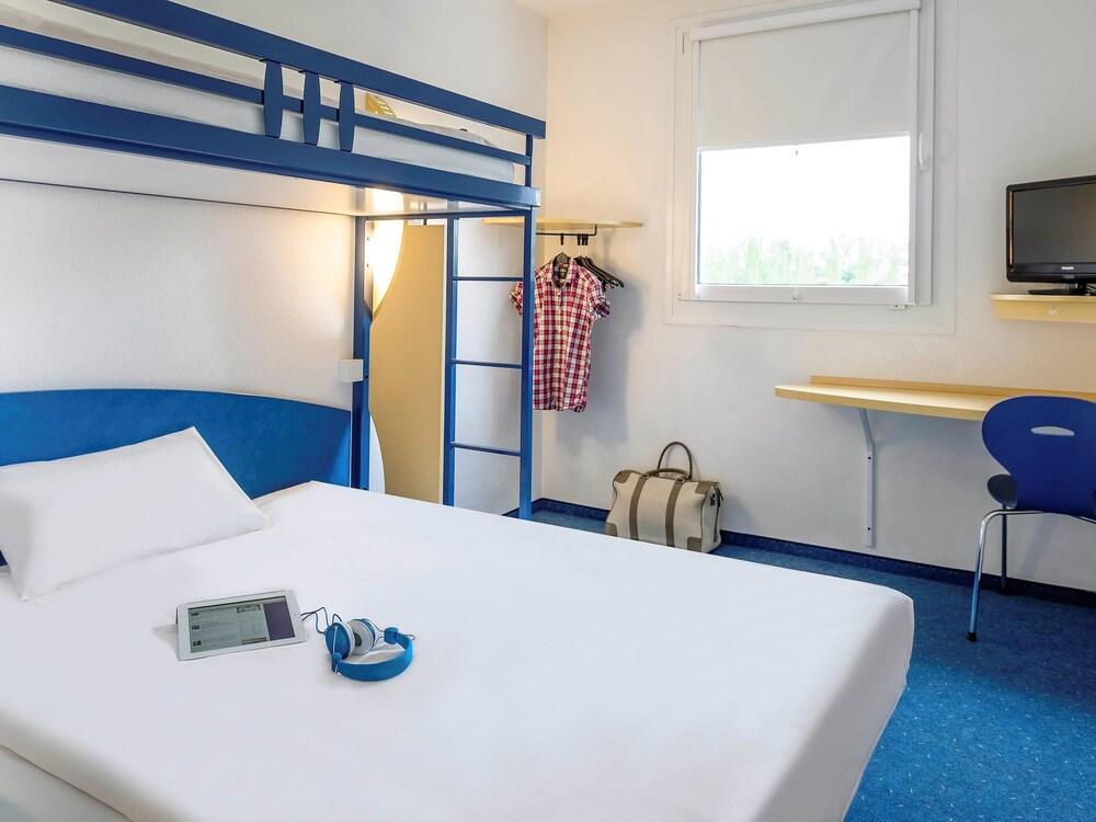 Ibis Budget Rueil Malmaison Exterior photo