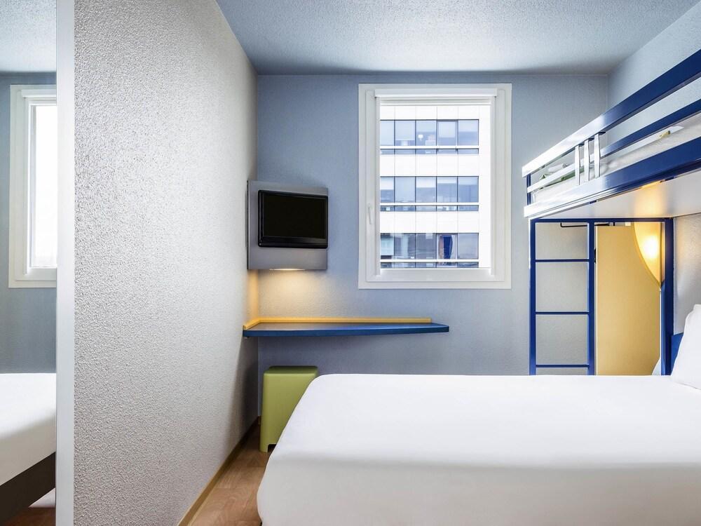Ibis Budget Rueil Malmaison Exterior photo