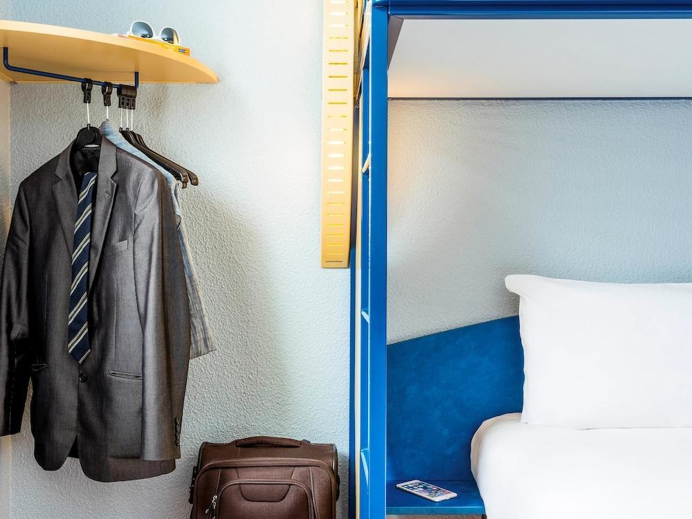 Ibis Budget Rueil Malmaison Exterior photo